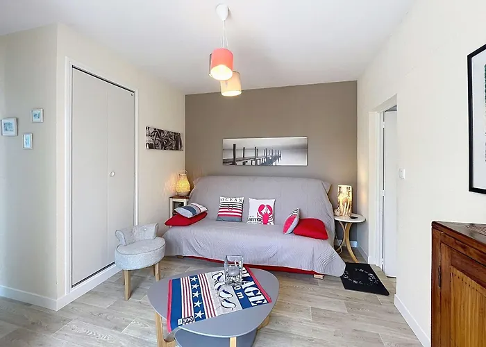 Maison Rénovée, à 300m De La Et Proche Commerces, Avec Terrasse Et Jardin, Confort - Fr-1-361-131 Saint-Pair-sur-Mer