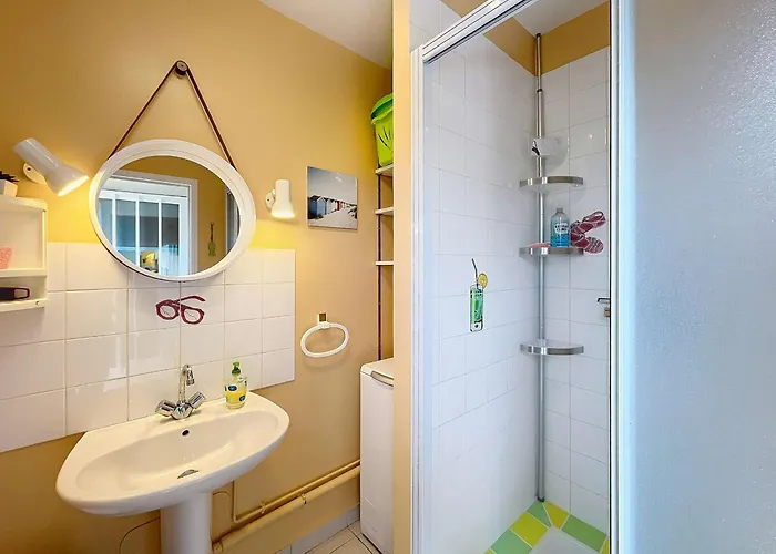 Casa vacanze Maison Rénovée, à 300m De La Et Proche Commerces, Avec Terrasse Et Jardin, Confort - Fr-1-361-131