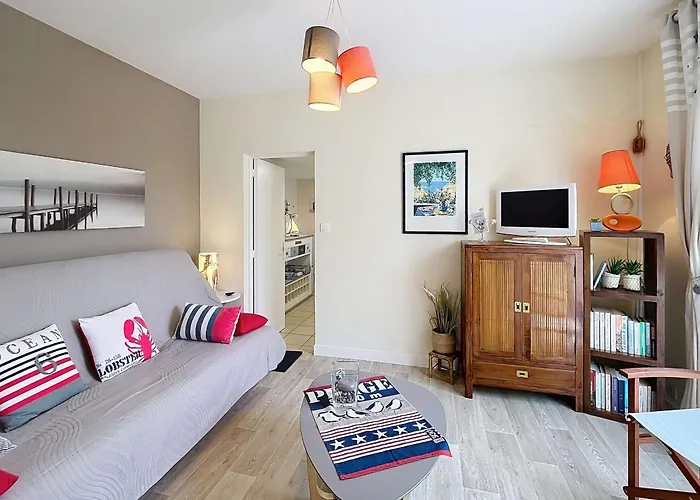 Casa vacanze Maison Rénovée, à 300m De La Et Proche Commerces, Avec Terrasse Et Jardin, Confort - Fr-1-361-131 *