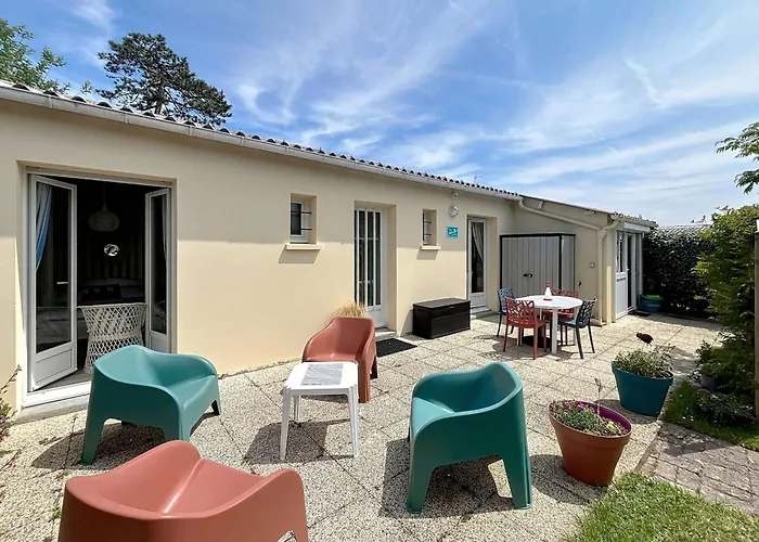 Maison Rénovée, à 300m De La Et Proche Commerces, Avec Terrasse Et Jardin, Confort - Fr-1-361-131 *