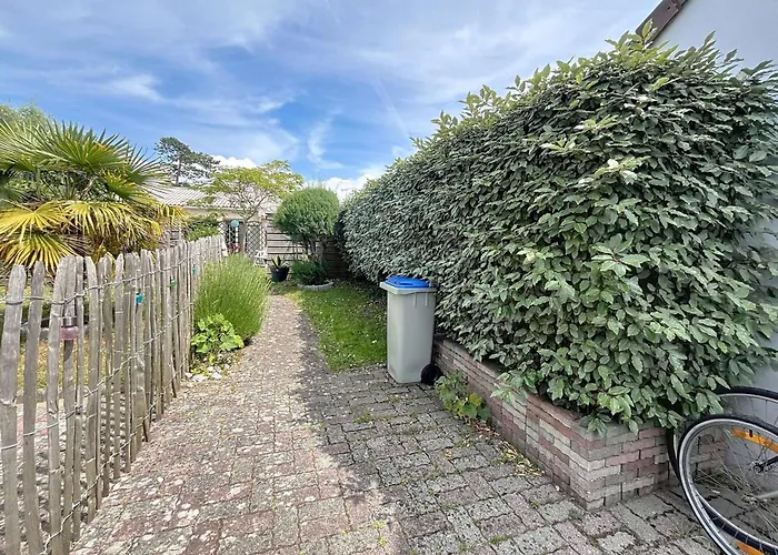 Casa vacanze Maison Rénovée, à 300m De La Et Proche Commerces, Avec Terrasse Et Jardin, Confort - Fr-1-361-131